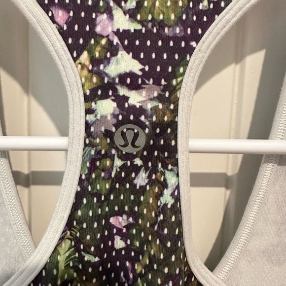 Lululemon Tank size 4 - Picture 3 of 3